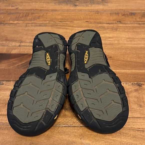 keen water sandals, size 4, black, in very good condition - Picture 6 of 7